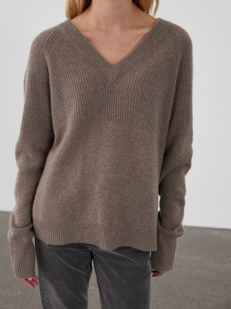 Premium Cashmere V-Neck Sweater Truffle-Cashmere-People's republic of cashmere-AKAT studio